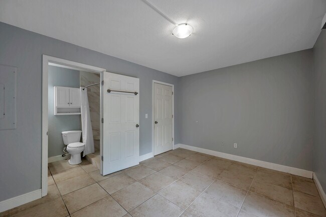 Building Photo - 455 Alt 19