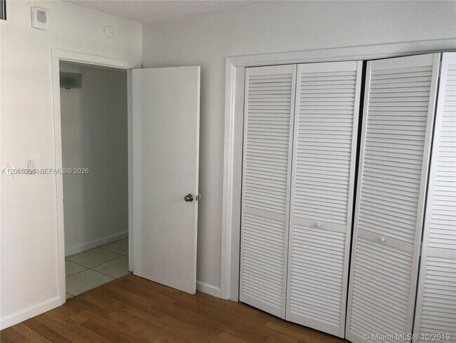Building Photo - 121 Golden Isles Dr