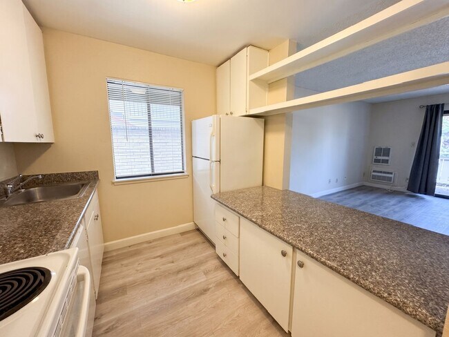Building Photo - 101 Kinross Dr
