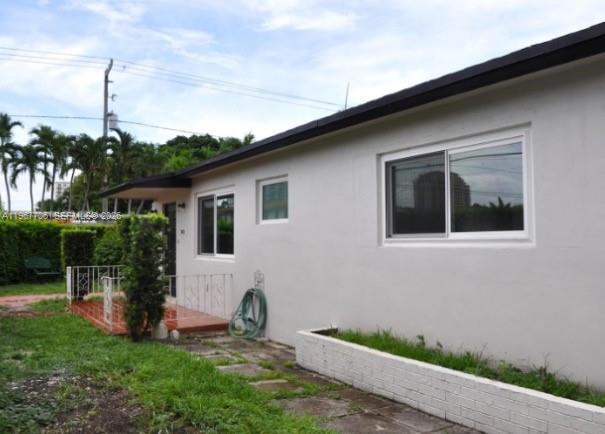 Building Photo - 2401 SW 31st Ave