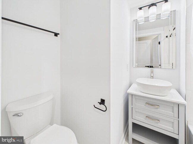 Primary Photo - 1320 Grove St