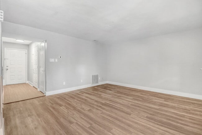 Building Photo - RENOVATED 2 BR | 2 BA Townhome in Goldsboro *less than 2 miles from SJAFB*
