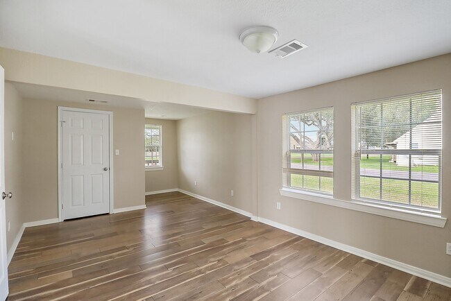 Building Photo - 412 Stowell St
