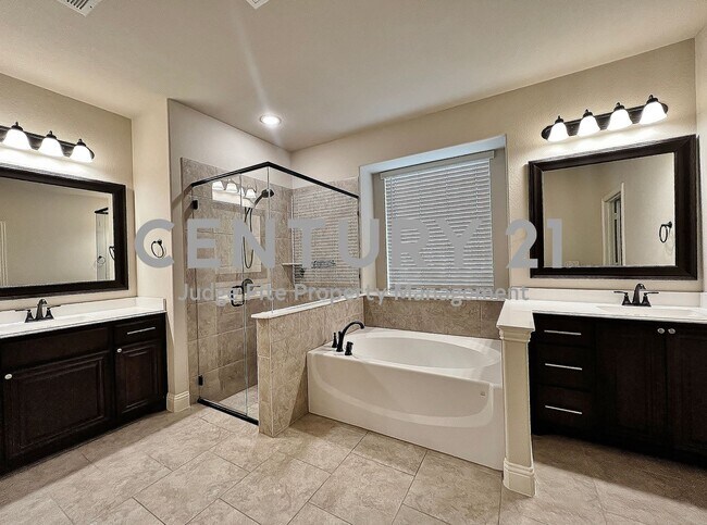 Building Photo - Executive 2-Story 5/4/2 with Sparkling In-Ground Pool in Mansfield!