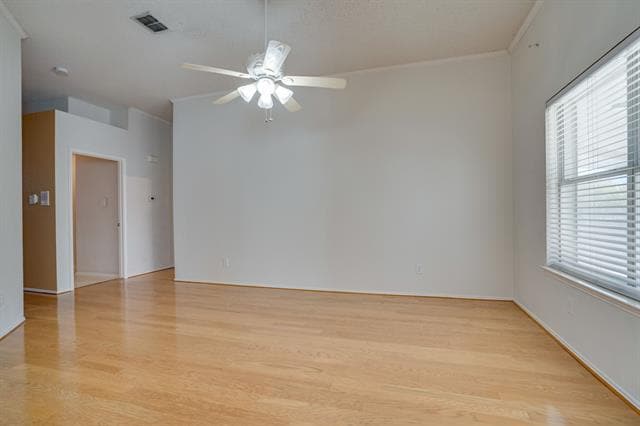 Building Photo - 2701 Chatsworth Dr
