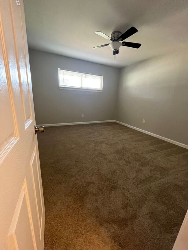 Building Photo - One Month Free! Classic 1 Bedroom Apartment in Historic Downtown College Park!