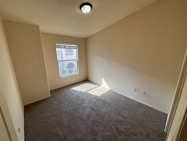 Building Photo - Fantastic 2Bed/2Bath Condo in Southwest Area
