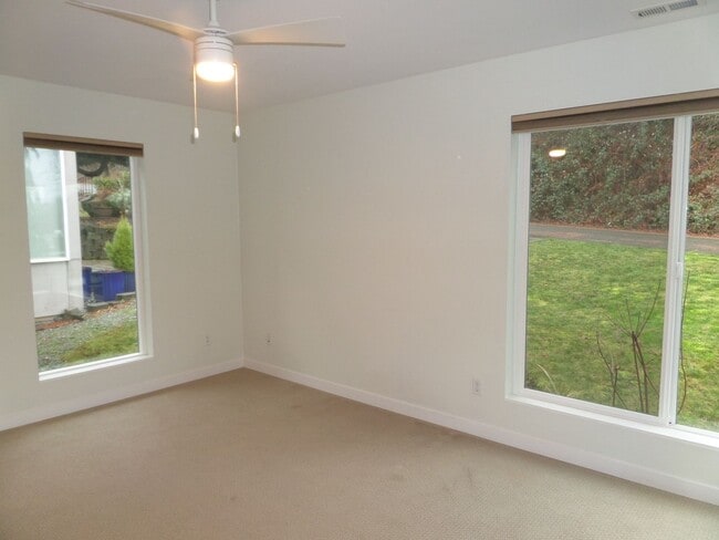 Building Photo - Immaculate and LARGE 4-Bedroom Home in Unb...
