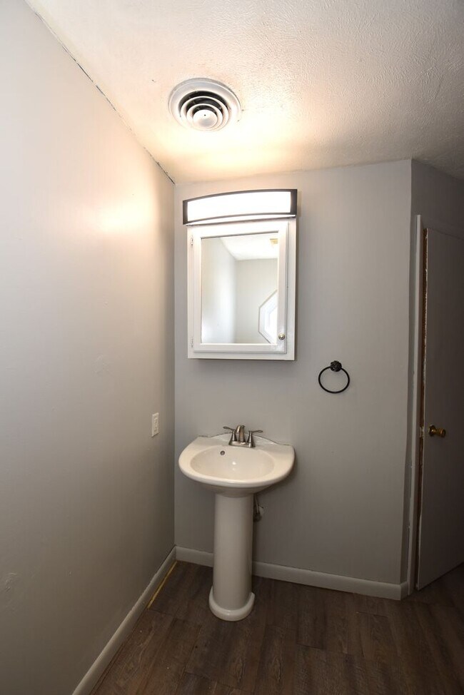 Building Photo - MIshawaka near Universities and shopping