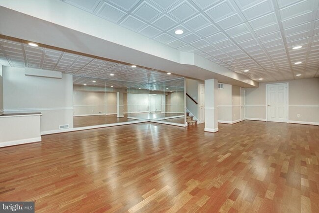 Building Photo - 33 Weaver Dr
