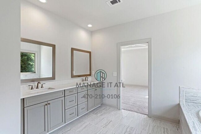 Building Photo - Beautiful 5 bedroom house in Suwanee. Lambert High School district!