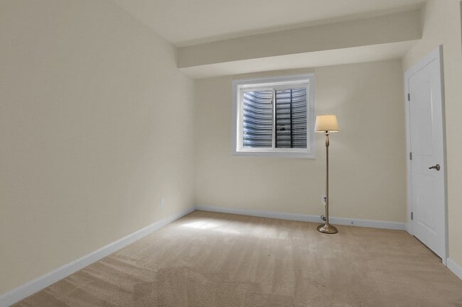 Building Photo - Luxury Living in Meadowvale – 4BR/3.5BA Duplex with Over 2,800 Sq Ft