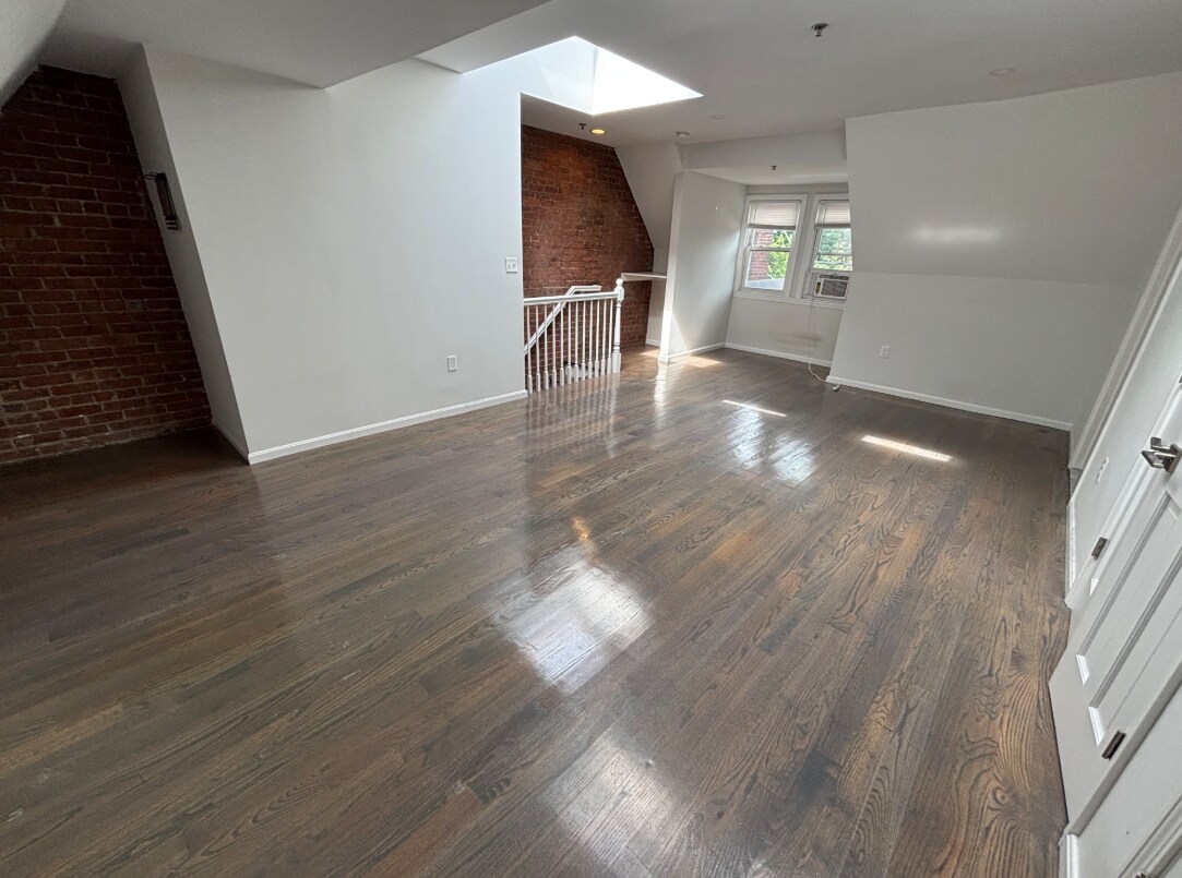 Building Photo - 1402 Beacon St