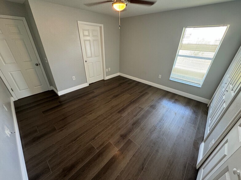 Building Photo - 375 Greenwich Ct