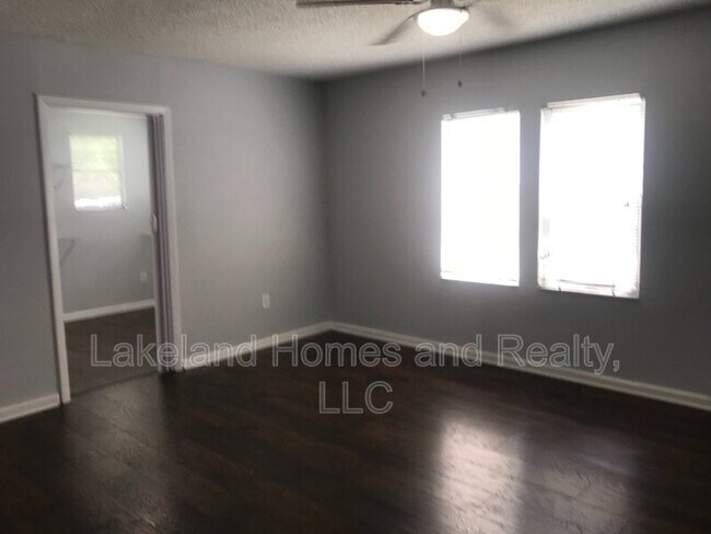 Building Photo - 1060 E Wabash St