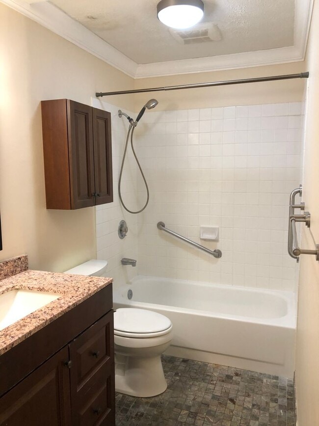 Building Photo - HOKUKANI 2/2/1 ON THE 1ST FLOOR,  LOCATED IN THE HEART OF KAILUA