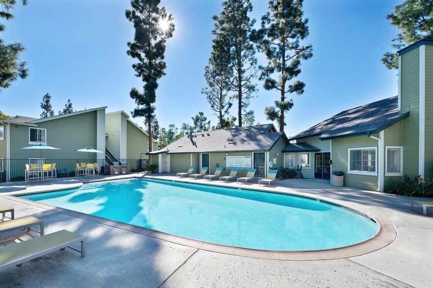 Building Photo - Forest Glen