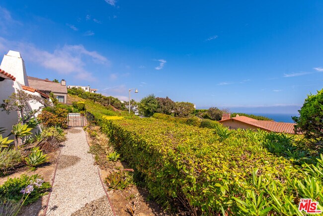 Building Photo - 3636 Malibu Country Dr