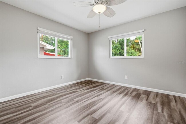 Building Photo - 2465 Brentwood Dr