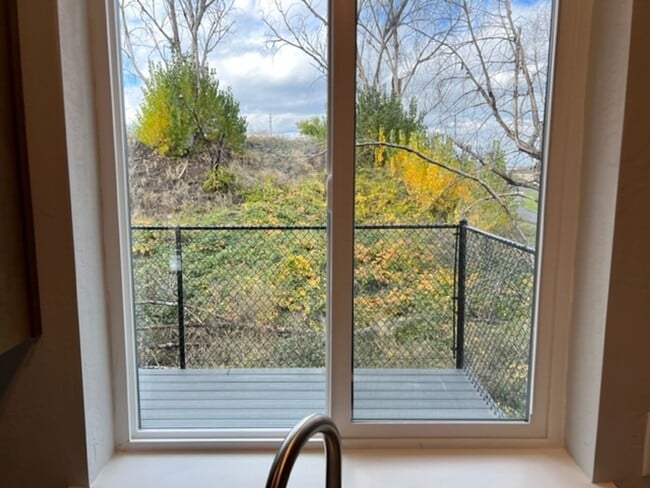 Building Photo - MOVE IN SPECIAL**  2 BEDROOM/ 2 LEVELS TOW...