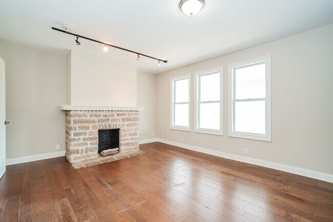 Building Photo - 764-766 Kelton Ave