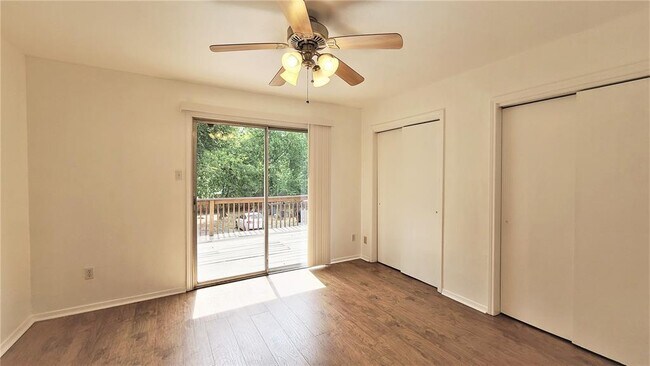 Building Photo - 2021 Bluebonnet Ln