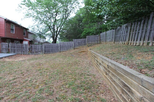 Building Photo - 3 Bedroom 1 Bath corner townhouse in Sickl...