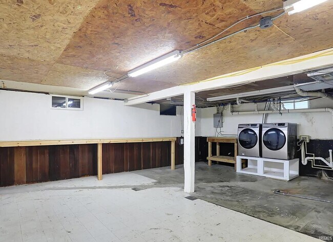 Building Photo - 1604 E University St