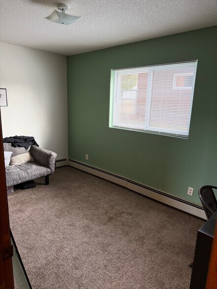 Building Photo - 421 5th St NW