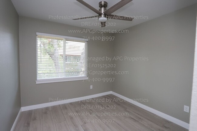 Building Photo - 1409 N Roundtree Ln