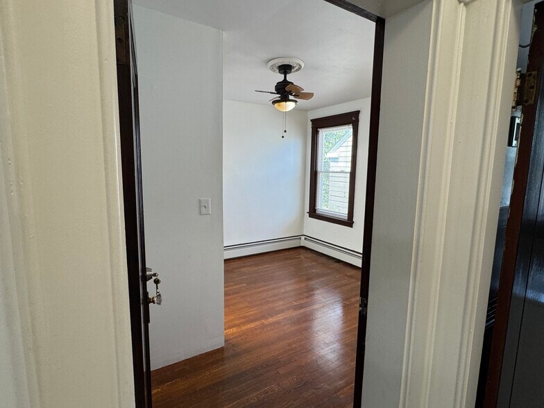 Building Photo - 653 Pleasant Valley Pky