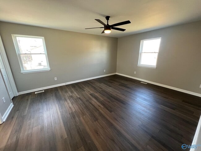 Building Photo - 132 Mandy Dr