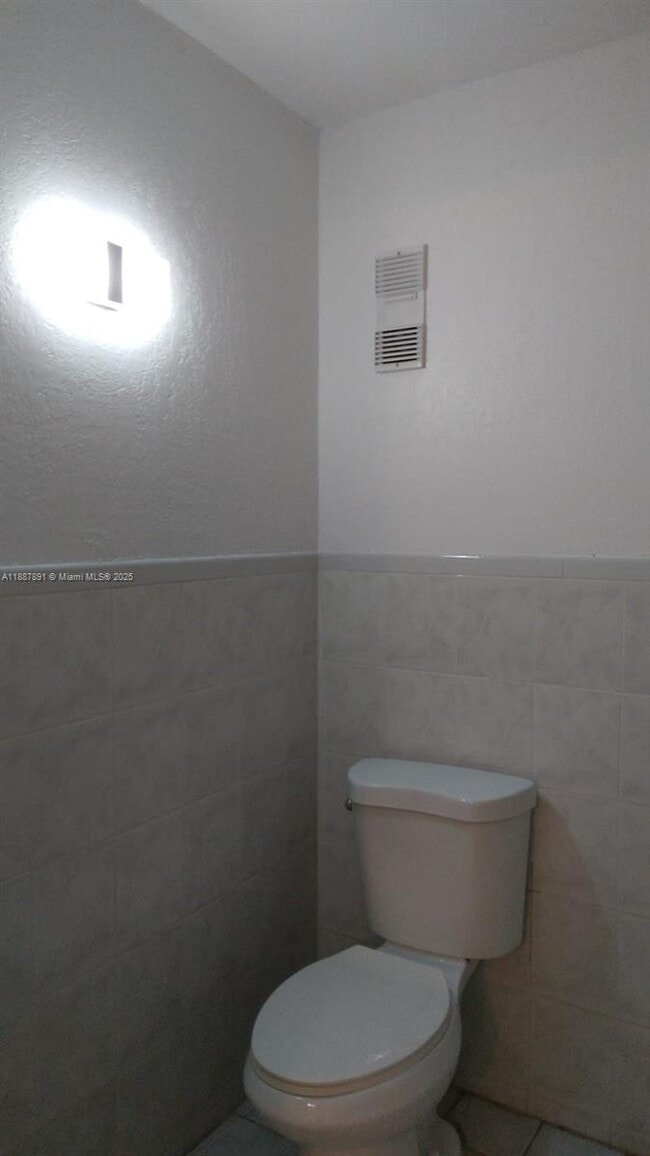 Building Photo - 14850 Naranja Lakes Blvd