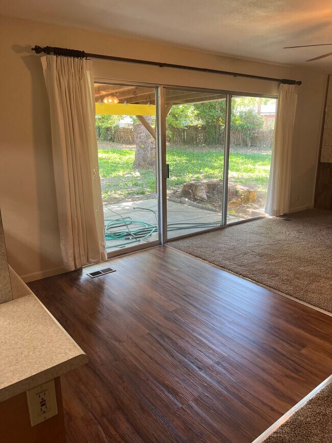 Building Photo - pd01 - Parkdale Estates Inc