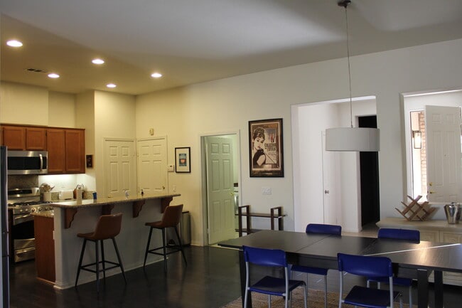 Building Photo - 84136 Olona Ct