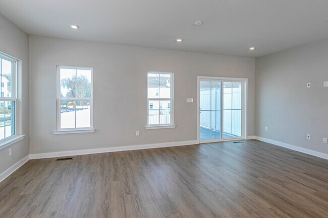 Building Photo - 2410 Lenox Dr