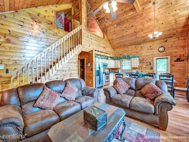 Building Photo - 2240 Breezy Rd