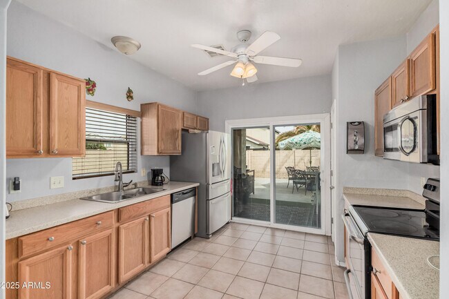 Building Photo - 13436 W Peck Dr