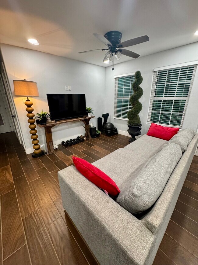 Building Photo - 15411 Mile 20 N