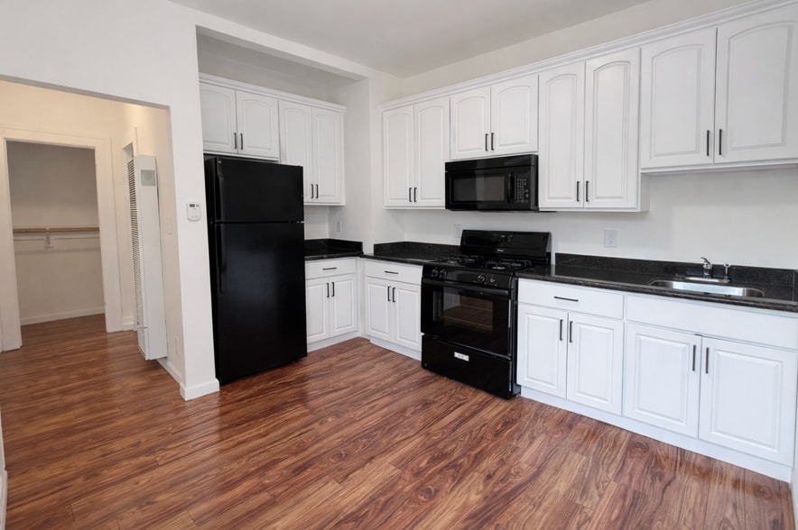 Upgraded, modern kitchen with new cabinets - 1330 Alabama St