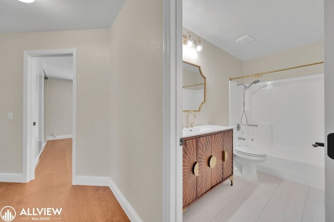 Building Photo - Gated Cimarron 3 Bed/ 2 Bath Home with Garage & Community Amenities