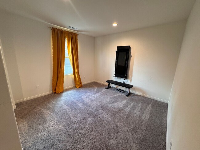 Building Photo - Beautiful 5 Bedroom 3 Bathroom Home Built in 2021