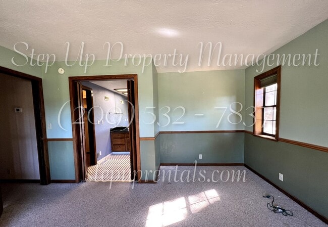 Building Photo - 2 Bedroom 2 Bath Home With Bonus Room off Racetrack!!!!