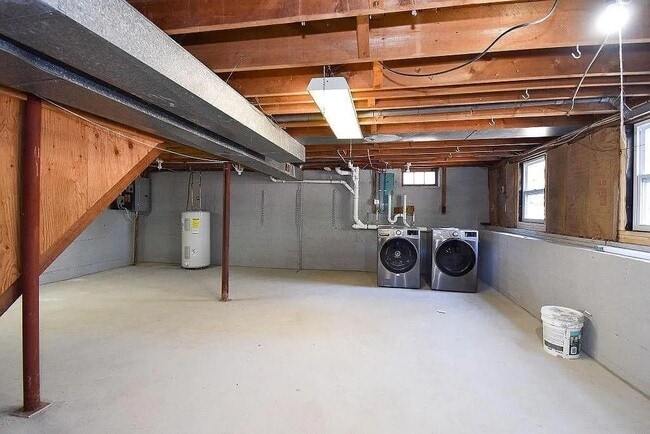 Building Photo - 201 Crompton Rd