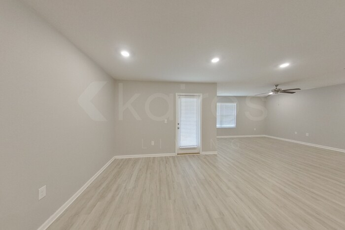 Building Photo - 4750 Malay Cir