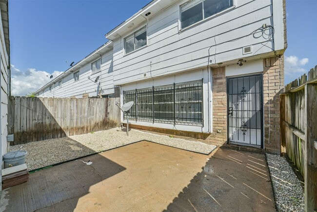 Building Photo - 7059 Chasewood Dr