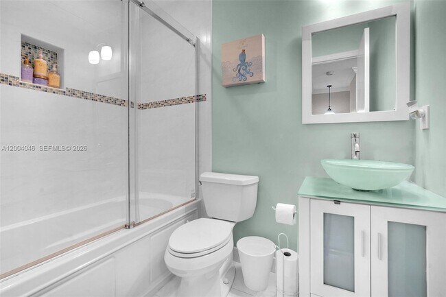 Building Photo - 10112 Royal Palm Blvd