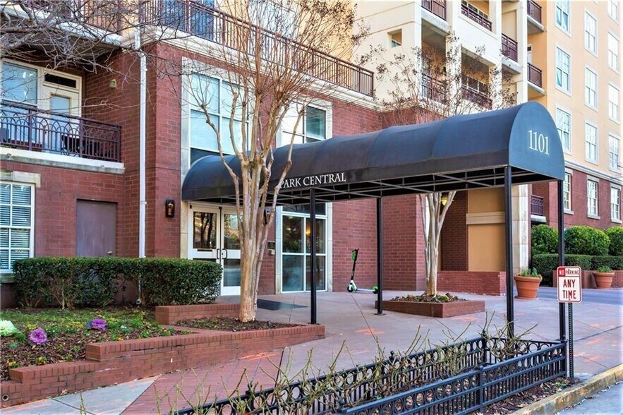 Park Central front entrance - 1101 Juniper St NE