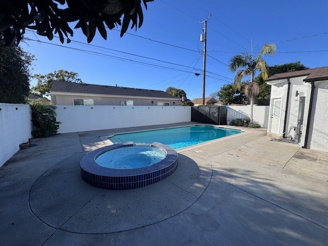 Pool/Jacuzzi - 653 N Buena Vista St