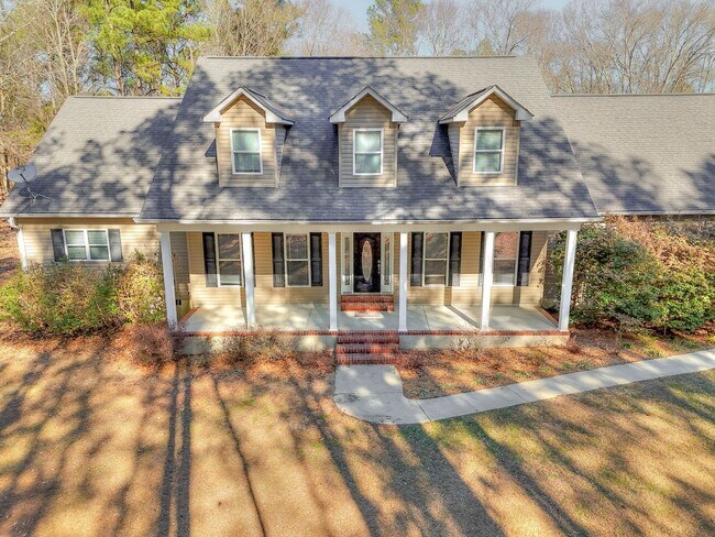 Building Photo - Large House on 3.5 Acres in Harlem